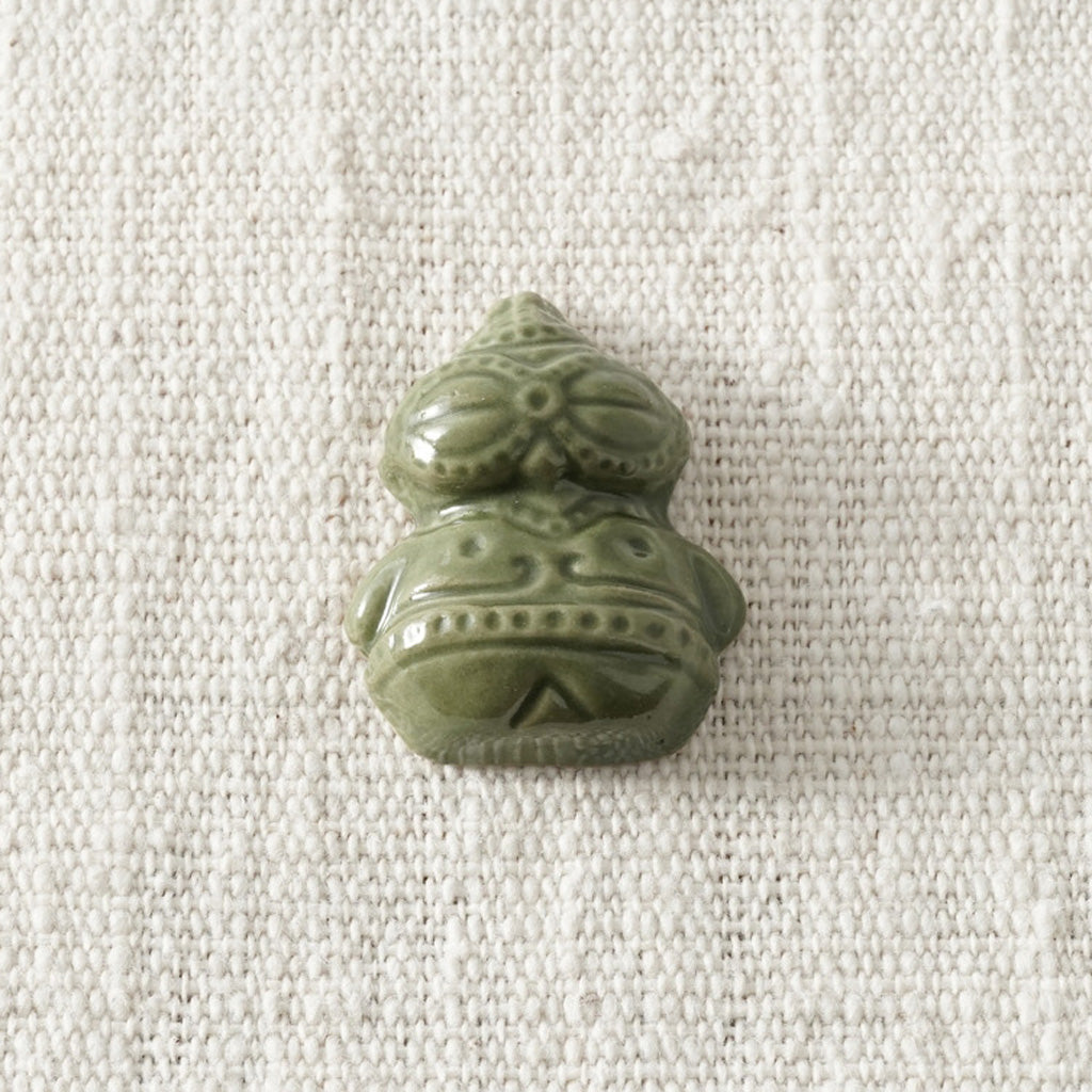 蘇嶐窯箸置き　遮光器土偶/緑釉