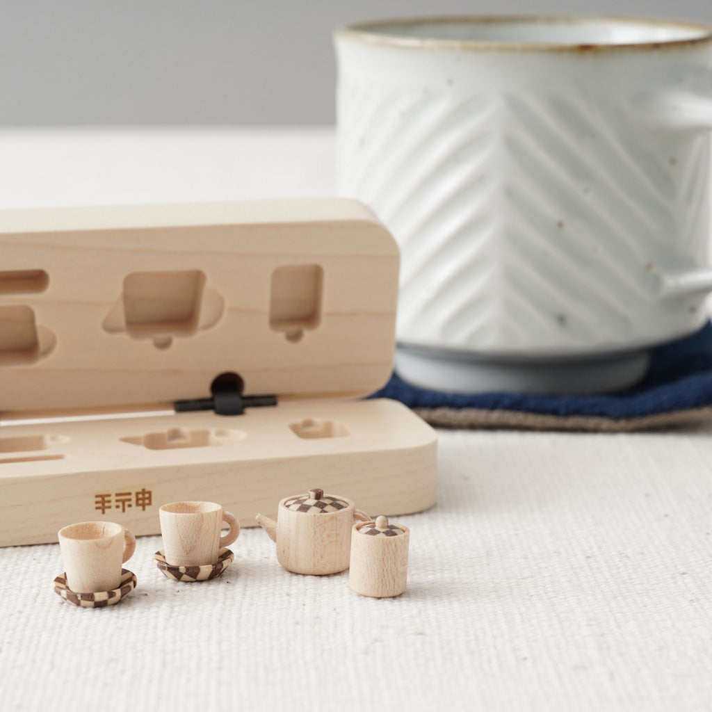 細やかな細木と小さな挽物「手神」シリーズ ＜豆洋茶器 台箱＞