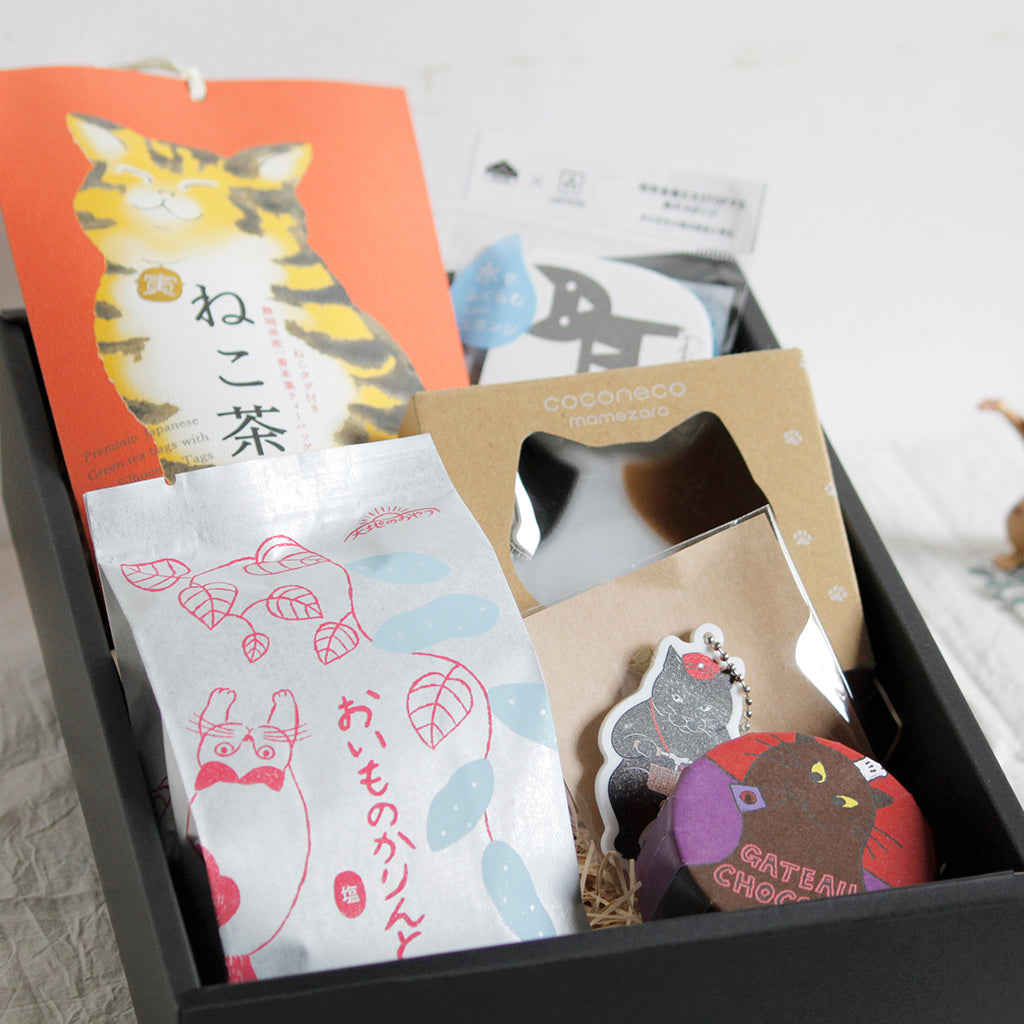 猫好きさんに贈る、雑貨とお菓子のギフトセット