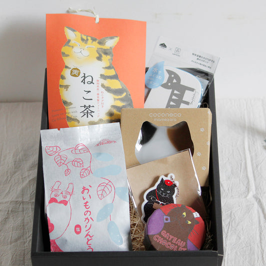 猫好きさんに贈る、雑貨とお菓子のギフトセット