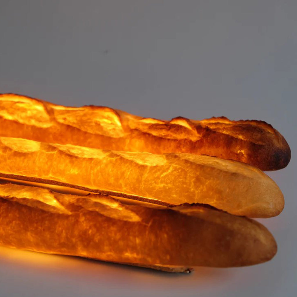 本物のパンが灯るランプ　「Bread Lamp＜バゲット＞」